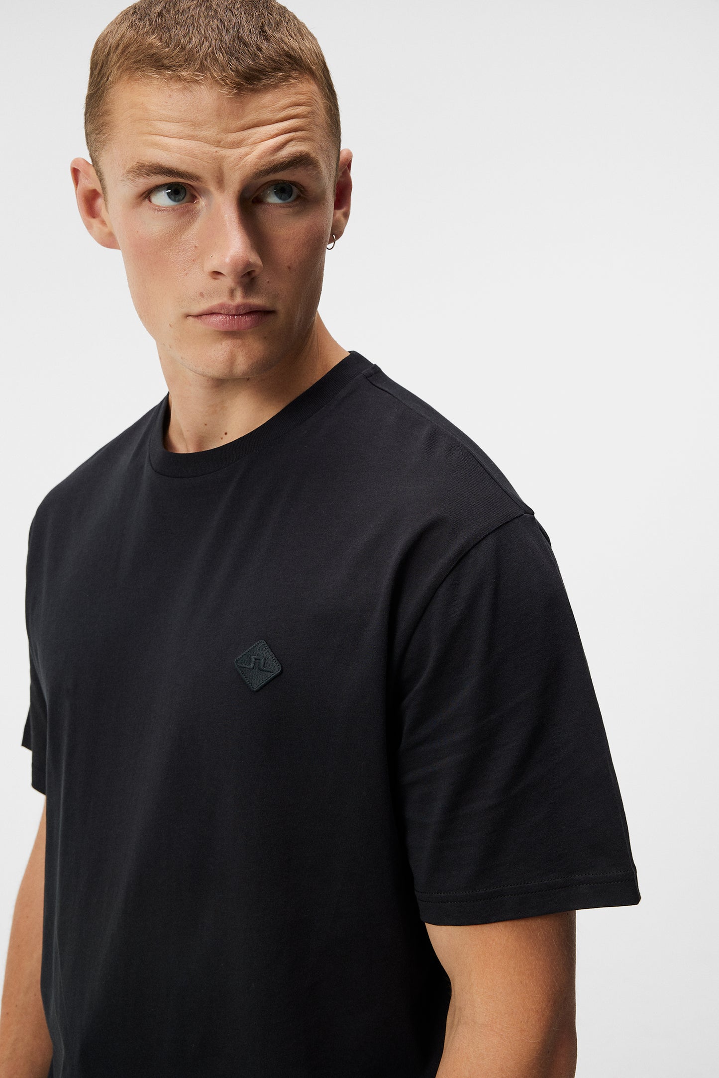 Hale Logo Patch T-Shirt / Black – J.Lindeberg