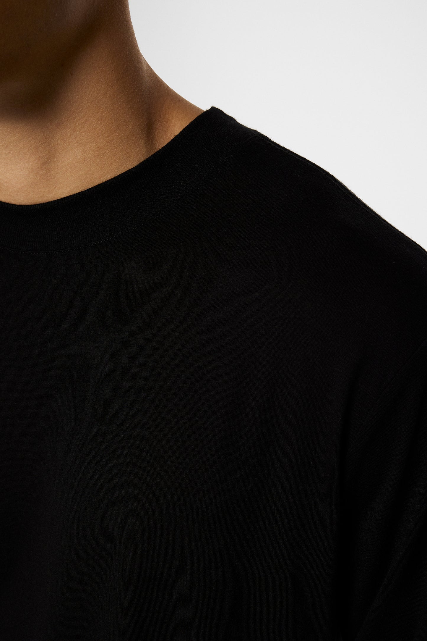 Arnie mock neck LS t-shirt / Black