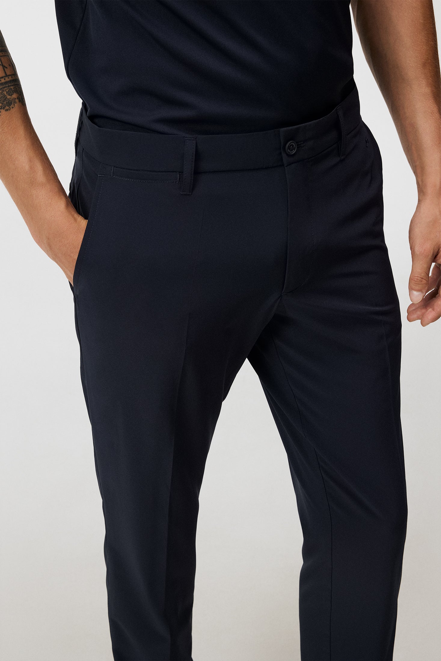 Neil Pant / JL Navy – J.Lindeberg