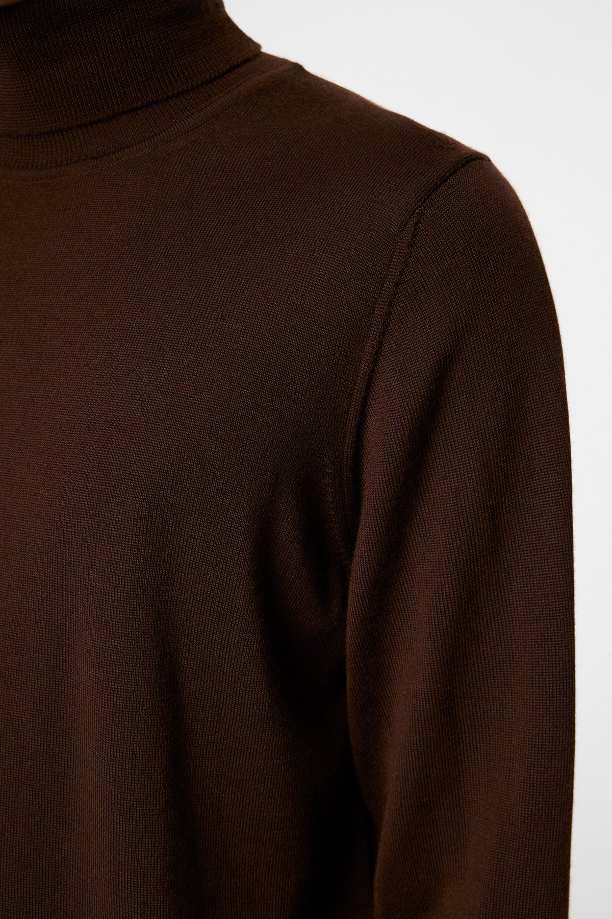 Kaden Merino Turtleneck / Bitter Chocolate