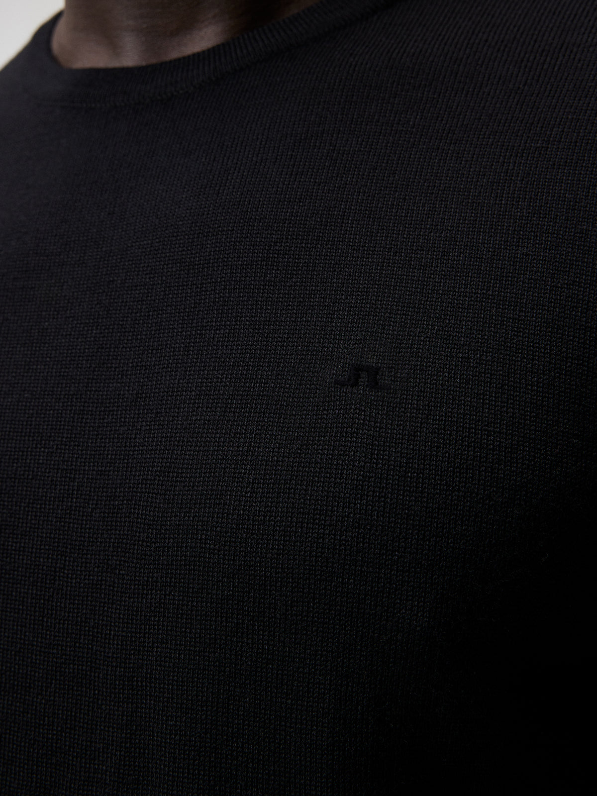 Lyle Merino Crew Neck Sweater / Black