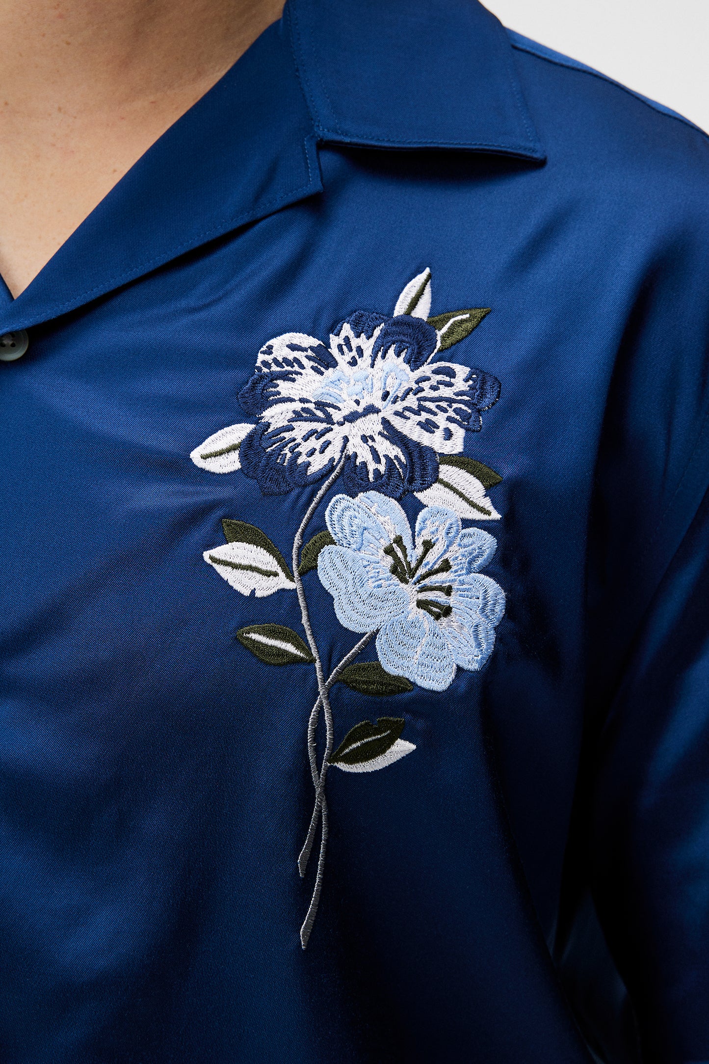 Elliott Satin Embroid Shirt / Estate Blue