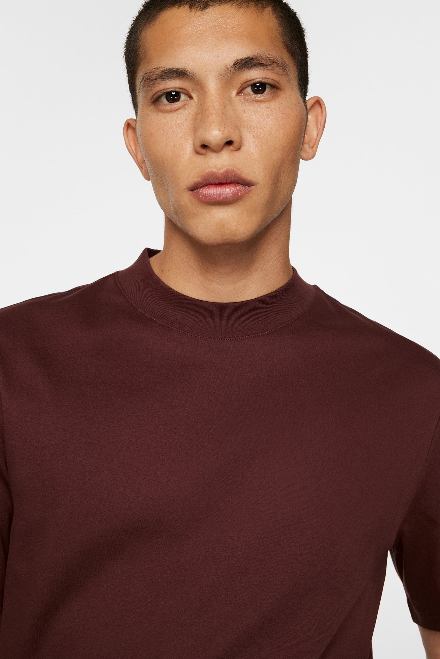 Ace Mock Neck T-Shirt / Bitter Chocolate